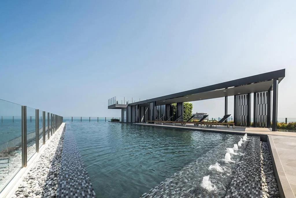 The Base Central Pattaya Exterior photo