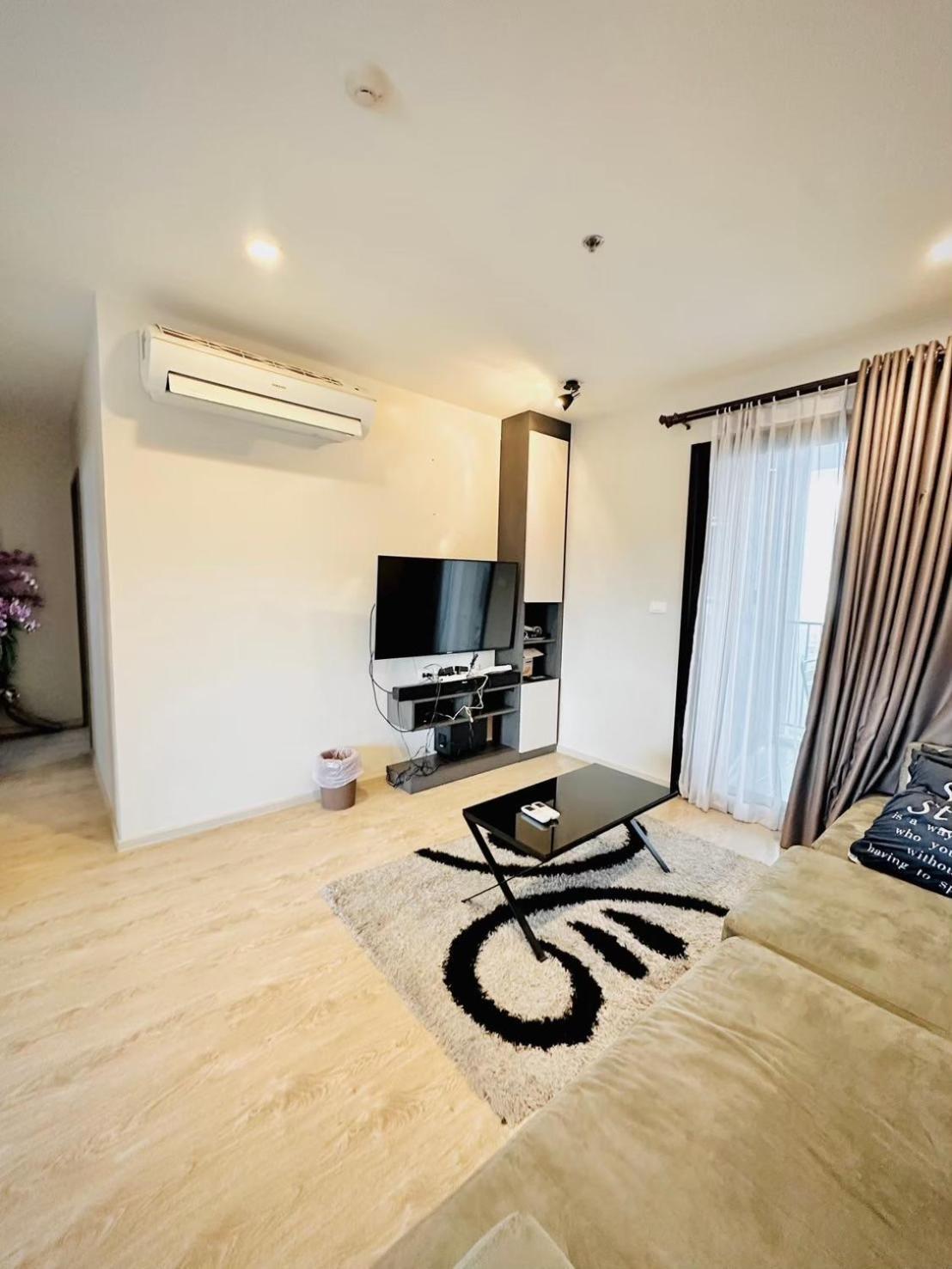 The Base Central Pattaya Exterior photo