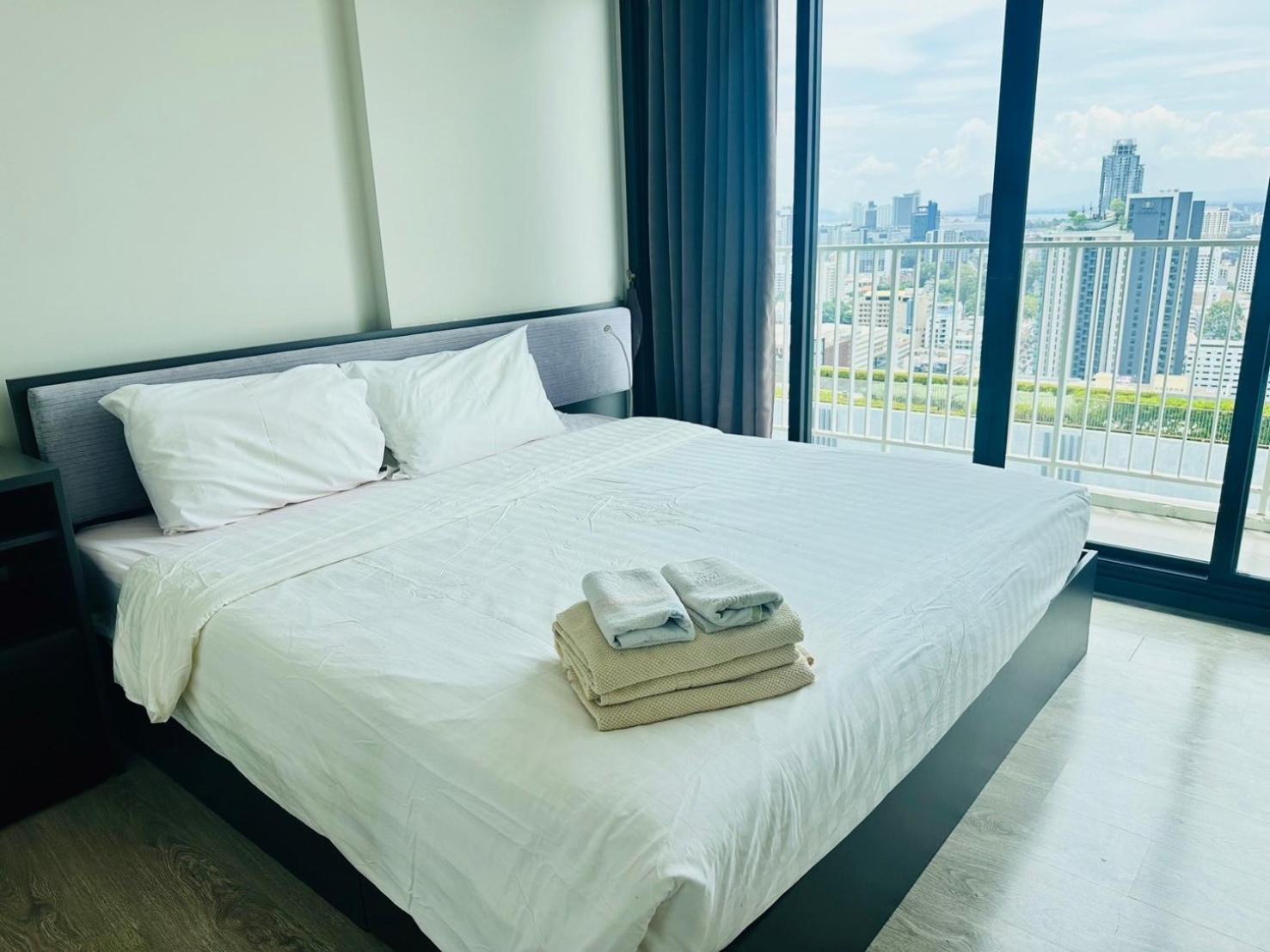 The Base Central Pattaya Exterior photo