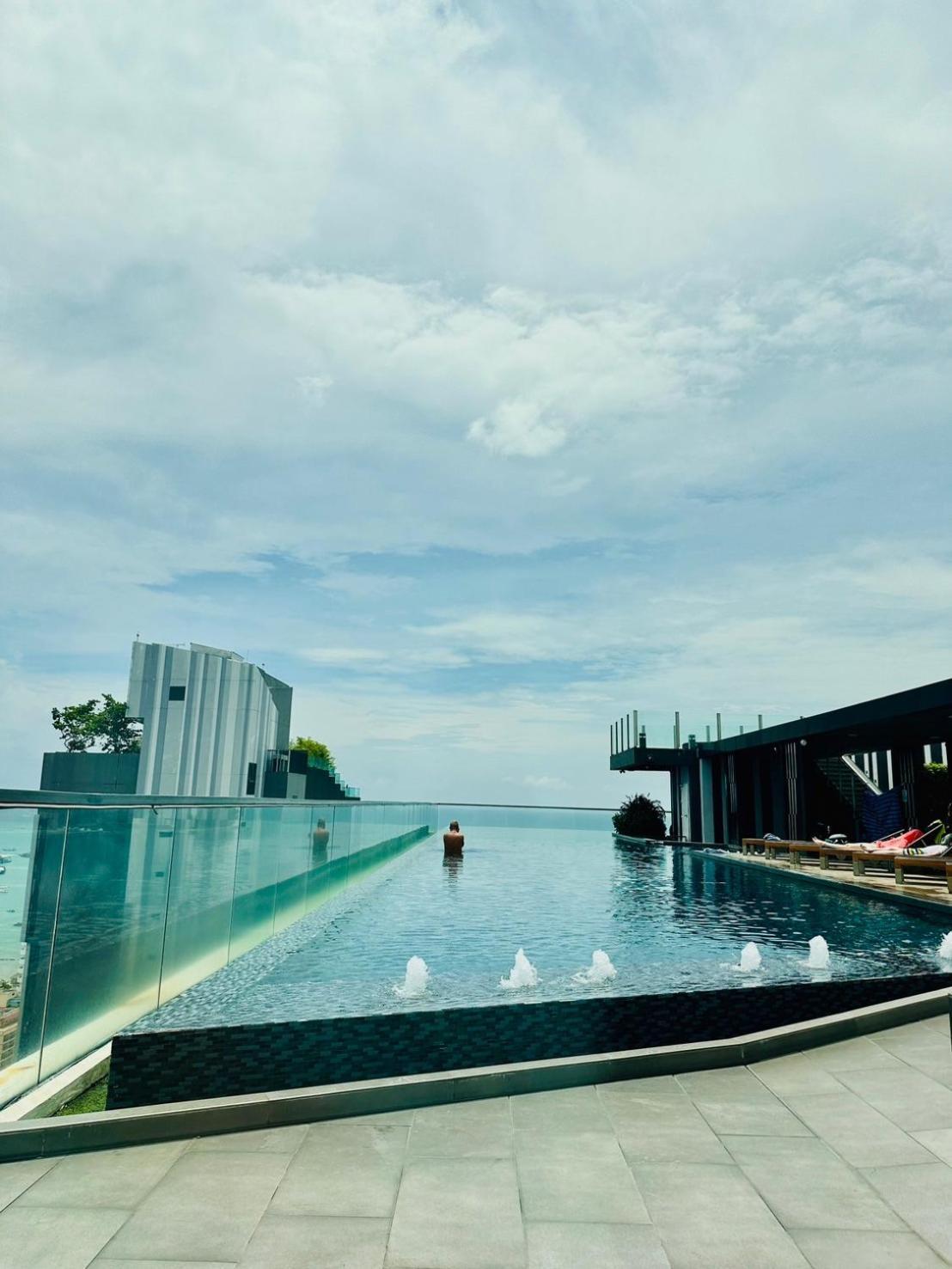 The Base Central Pattaya Exterior photo